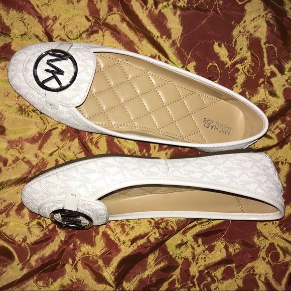 Flats - Picture 1 of 2